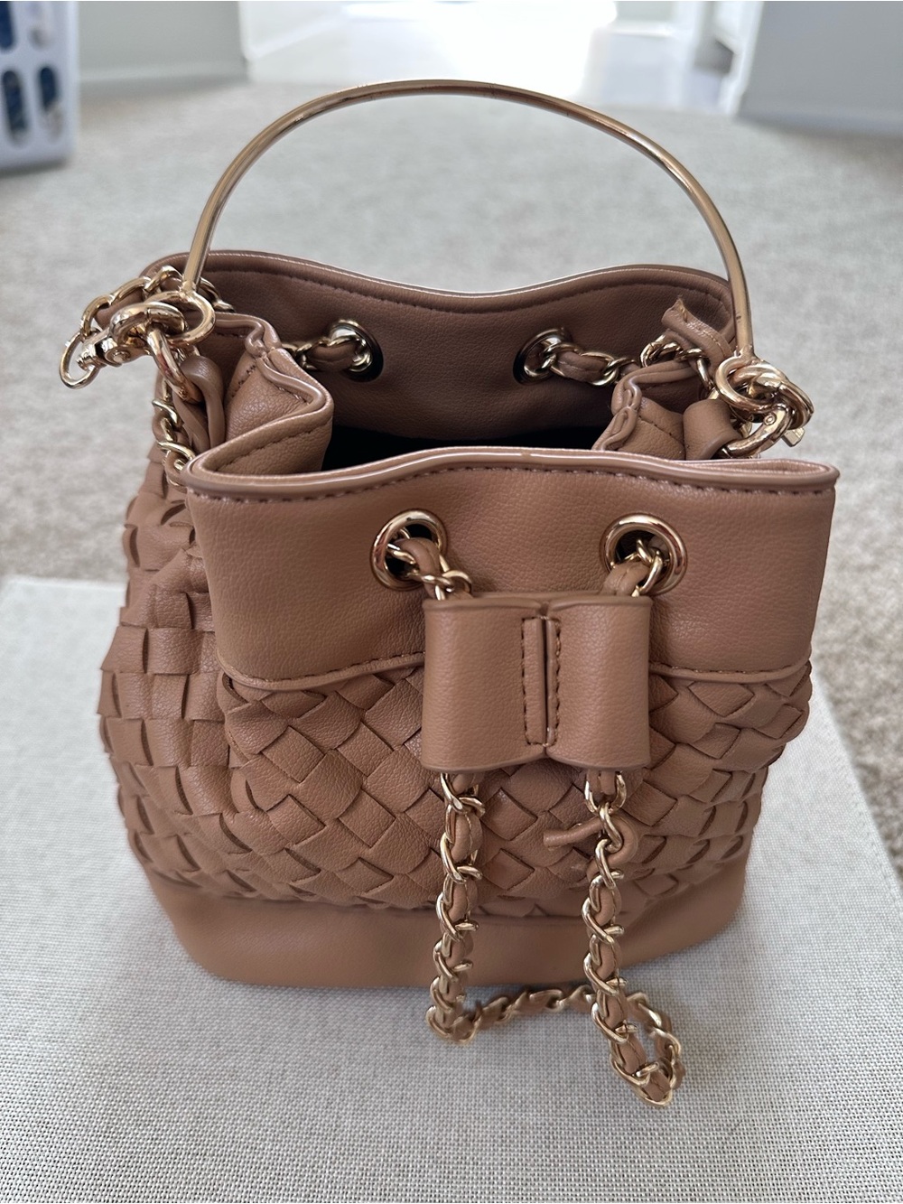 Woven Bucket Handbag with Gold Chain - Blush